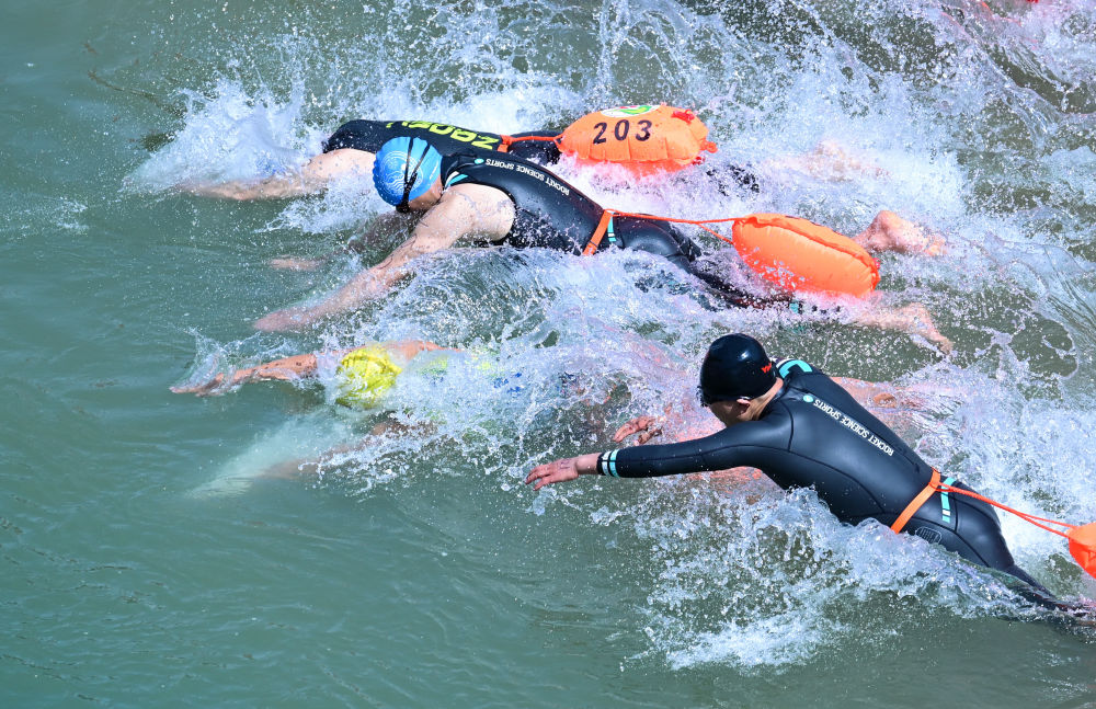 第十九屆中國·青海國際搶渡黃河極限挑戰賽開賽