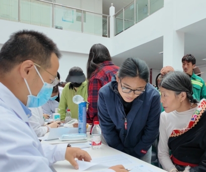 央秀白瑪說青海｜情暖高原：黃河源頭的北京專家號